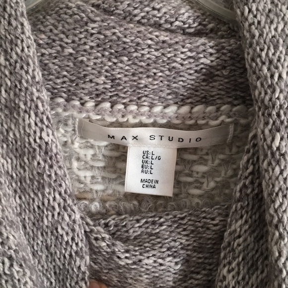 Warm gray and cream sweater turtleneck size L - Picture 3 of 3